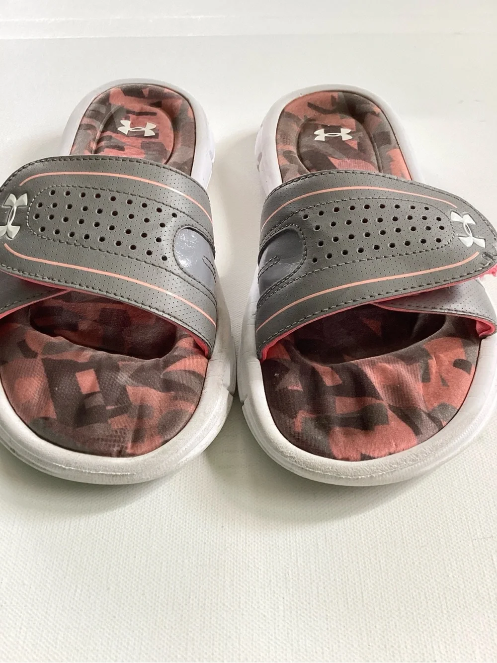 Under Armour sporty slide